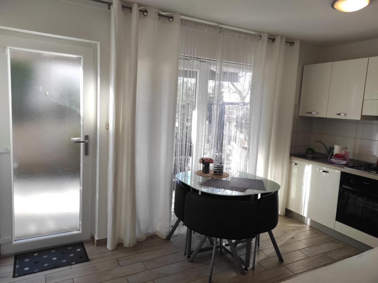 Emi & Nini Apartment *