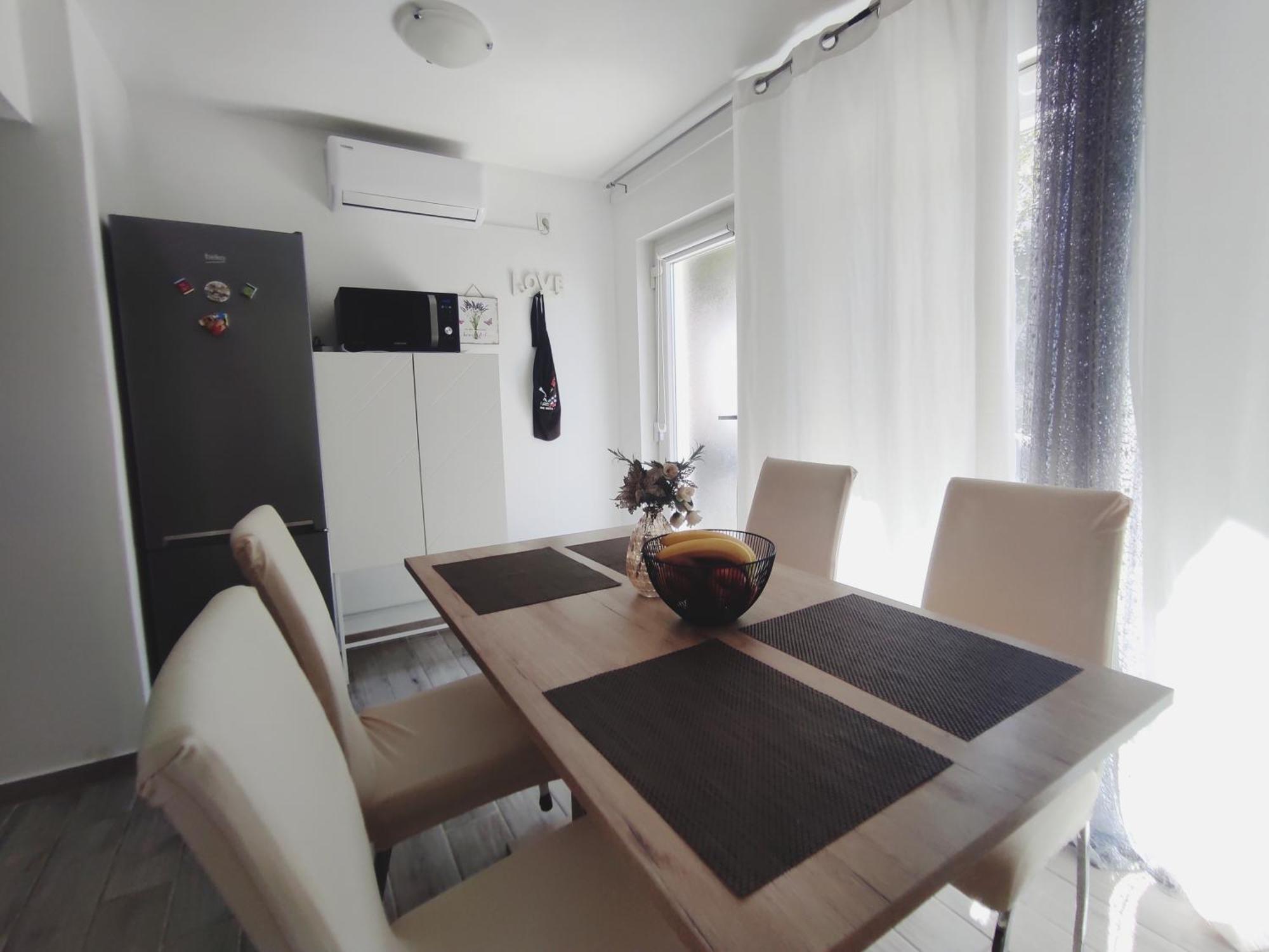 Apartman Emi & Nini *